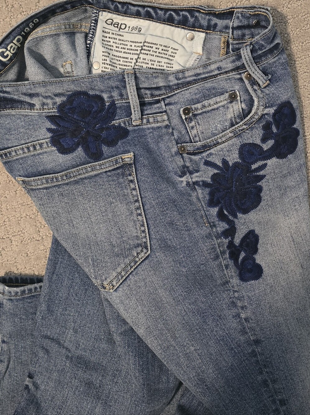 GAP Women's Medium Wash Blue Embroidered Jeans, 26